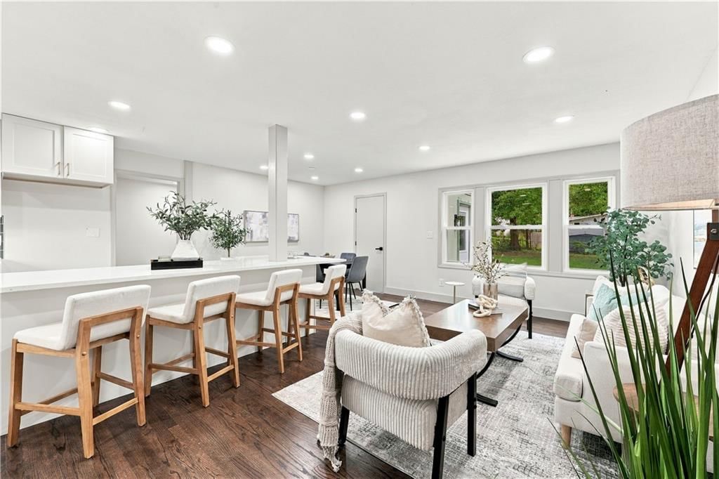 Photo 11 of 32 - 7907 Reinhardt Lane, Prairie Village, KS 66204