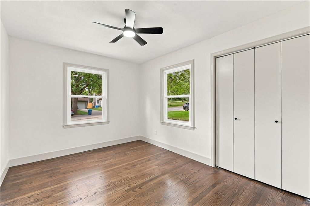 Photo 15 of 32 - 7907 Reinhardt Lane, Prairie Village, KS 66204