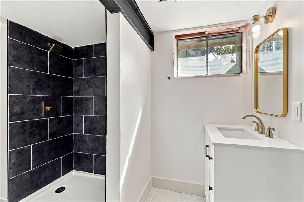 Photo 30 of 32 - 7907 Reinhardt Lane, Prairie Village, KS 66204