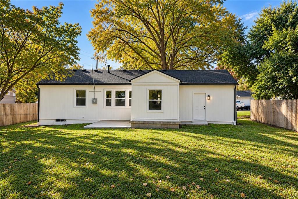 Covered front porch at 7907 Reinhardt Lane, Prairie Village, KS 66204