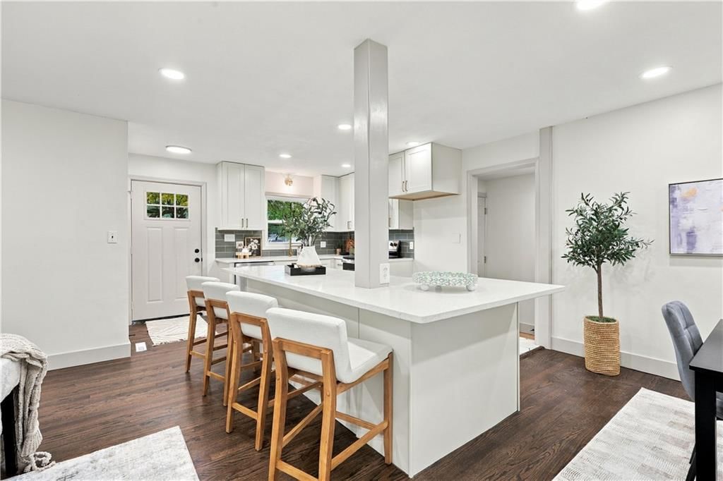 7907 Reinhardt Lane, Prairie Village, KS: listing photo 3
