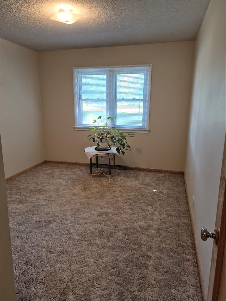 Photo 5 of 19 - 1913 Grand Avenue, Leavenworth, KS 66048