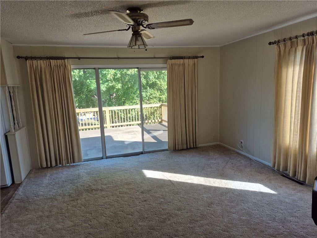1913 Grand Avenue, Leavenworth, KS: listing photo 3