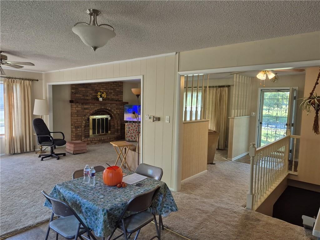 1913 Grand Avenue, Leavenworth, KS: listing photo 3