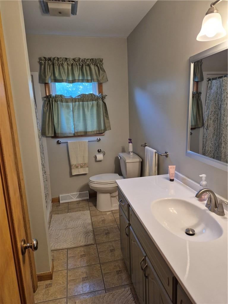 Photo 9 of 19 - 1913 Grand Avenue, Leavenworth, KS 66048