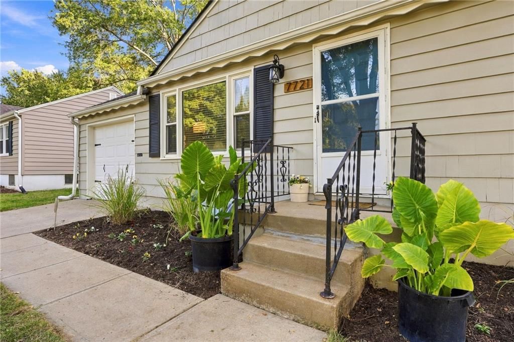 7721 W 65th Terrace, Overland Park, KS: listing photo 2