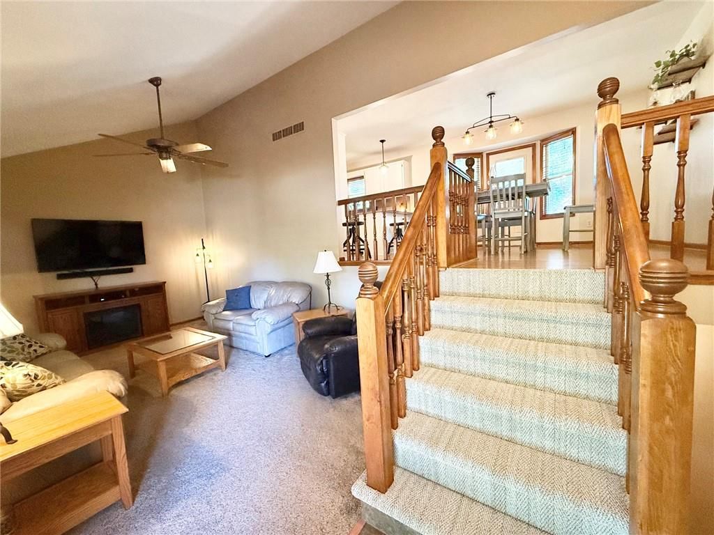 Photo 7 of 10 - 2130 Sunset Circle, Pleasant Hill, MO 64080