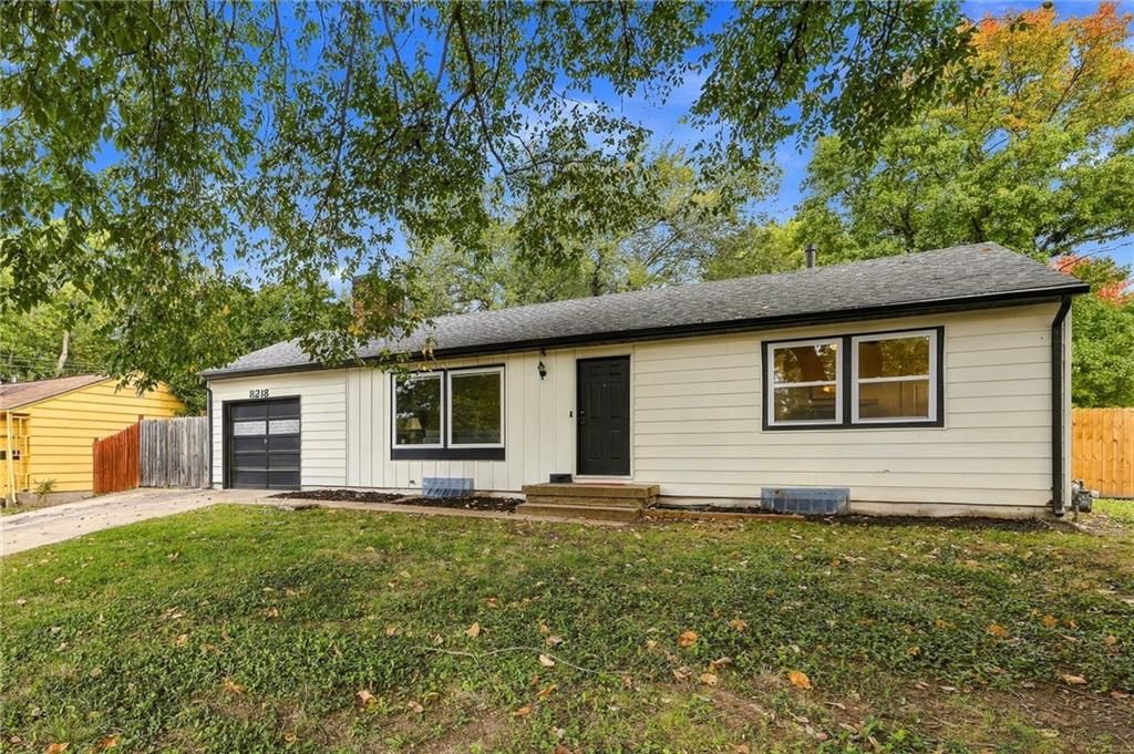 8218 W 87th Street, Overland Park, KS: listing photo 3