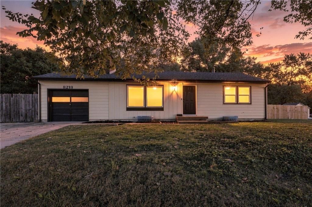 8218 W 87th Street, Overland Park, KS