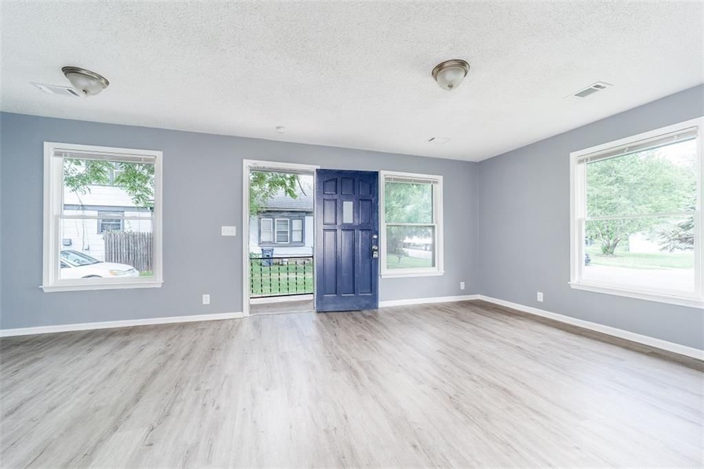 Photo 4 of 13 - 8234 Paseo Boulevard, Kansas City, MO 64131