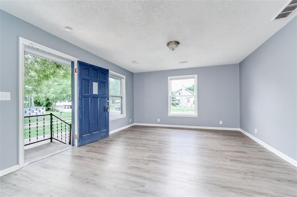Photo 5 of 13 - 8234 Paseo Boulevard, Kansas City, MO 64131