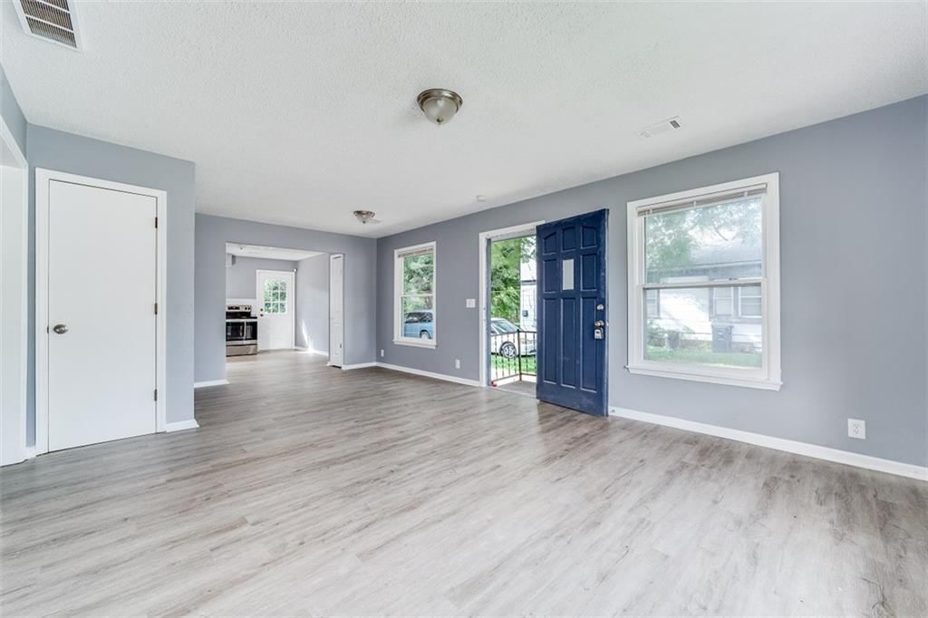 Photo 6 of 13 - 8234 Paseo Boulevard, Kansas City, MO 64131