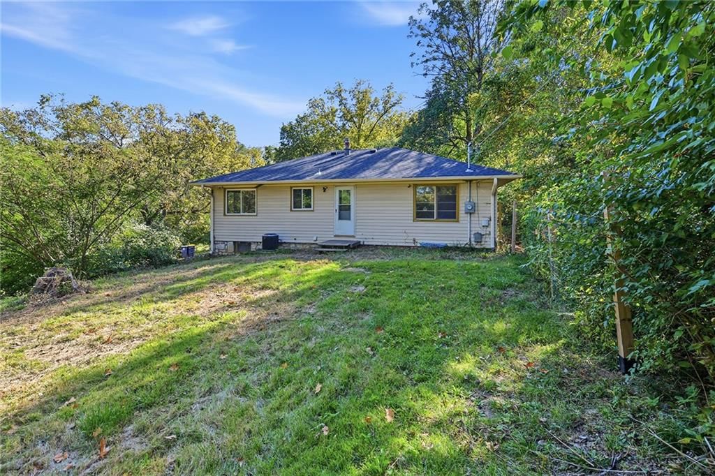 Photo 22 of 26 - 2216 NE 39th Terrace, Kansas City, MO 64116