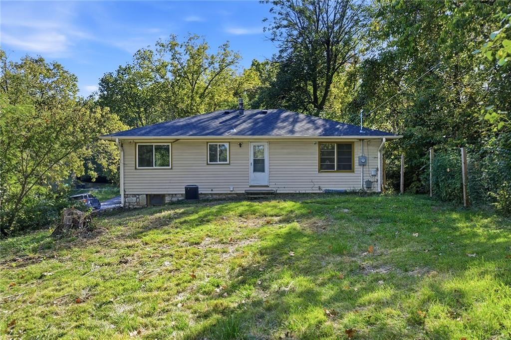Photo 23 of 26 - 2216 NE 39th Terrace, Kansas City, MO 64116