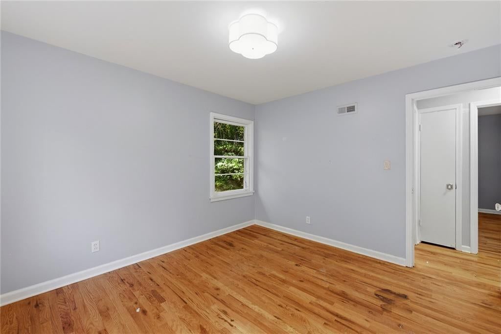 Photo 18 of 26 - 2216 NE 39th Terrace, Kansas City, MO 64116