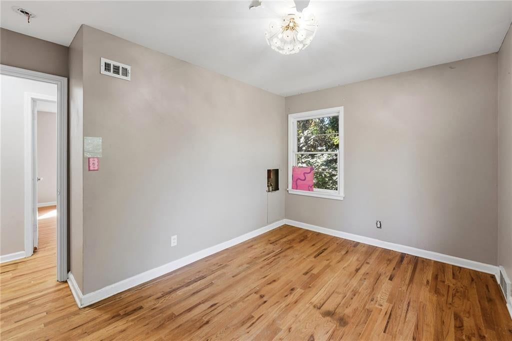 Photo 16 of 26 - 2216 NE 39th Terrace, Kansas City, MO 64116