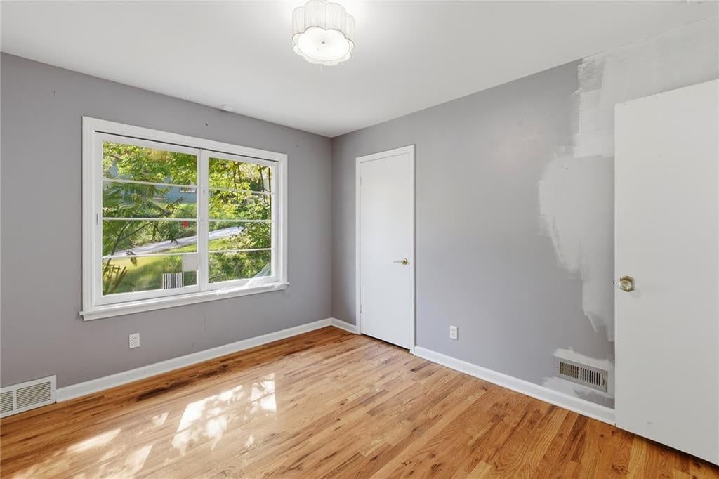 Photo 14 of 26 - 2216 NE 39th Terrace, Kansas City, MO 64116