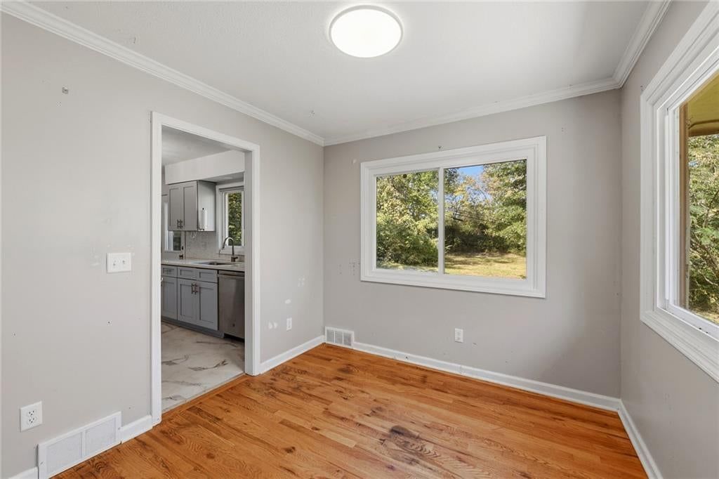Photo 9 of 26 - 2216 NE 39th Terrace, Kansas City, MO 64116
