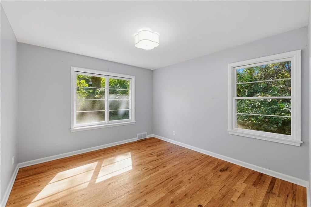 Photo 17 of 26 - 2216 NE 39th Terrace, Kansas City, MO 64116