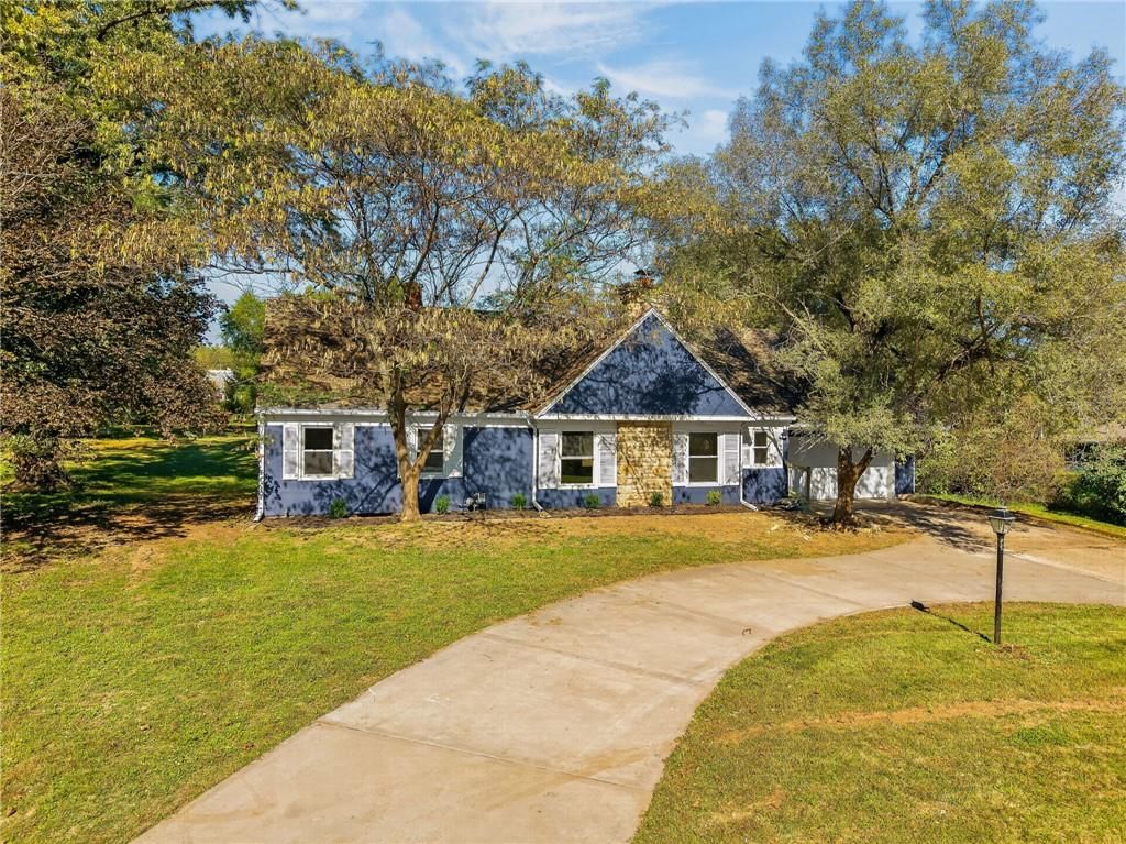 212 E 99 Street, Kansas City, MO: listing photo 2