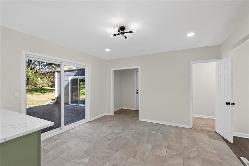 Photo 11 of 41 - 212 E 99 Street, Kansas City, MO 64114