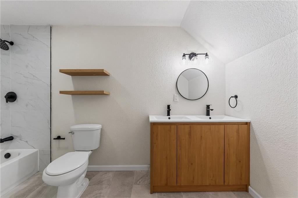 Photo 28 of 41 - 212 E 99 Street, Kansas City, MO 64114