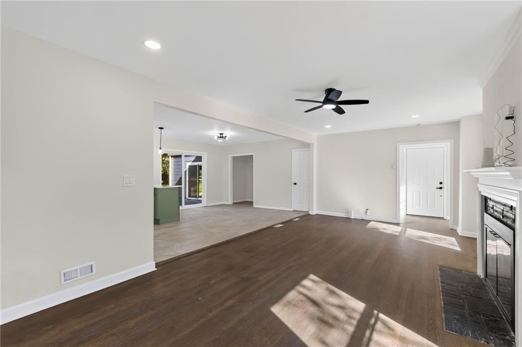 Photo 8 of 41 - 212 E 99 Street, Kansas City, MO 64114