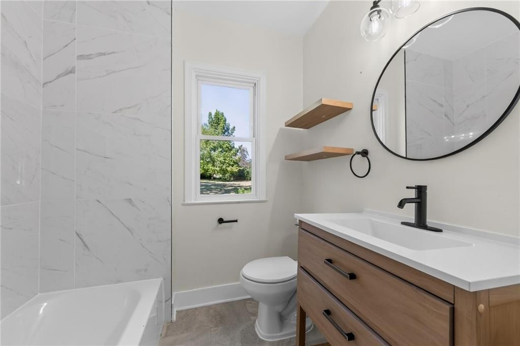 Photo 21 of 41 - 212 E 99 Street, Kansas City, MO 64114