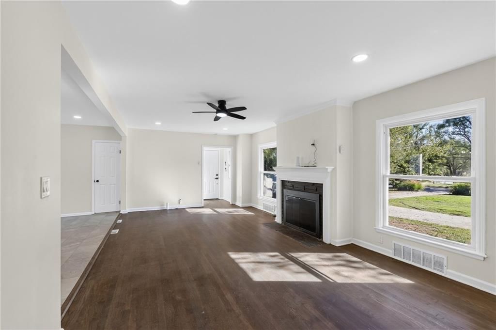 Photo 9 of 41 - 212 E 99 Street, Kansas City, MO 64114