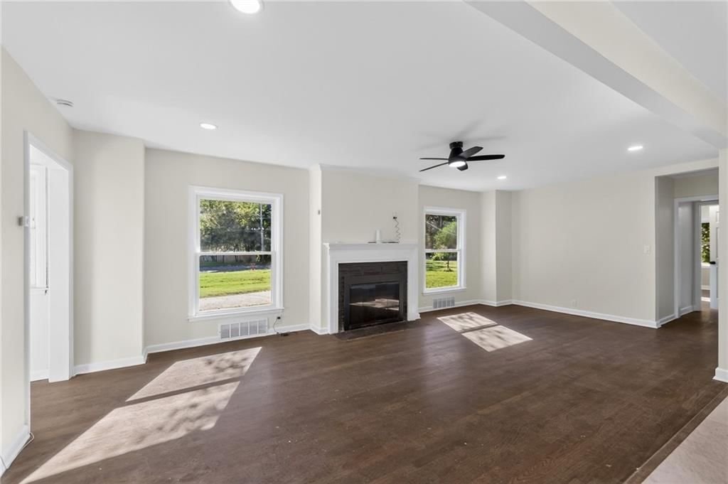 Photo 6 of 41 - 212 E 99 Street, Kansas City, MO 64114