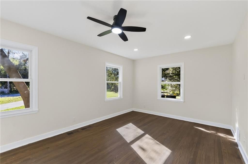 Photo 17 of 41 - 212 E 99 Street, Kansas City, MO 64114