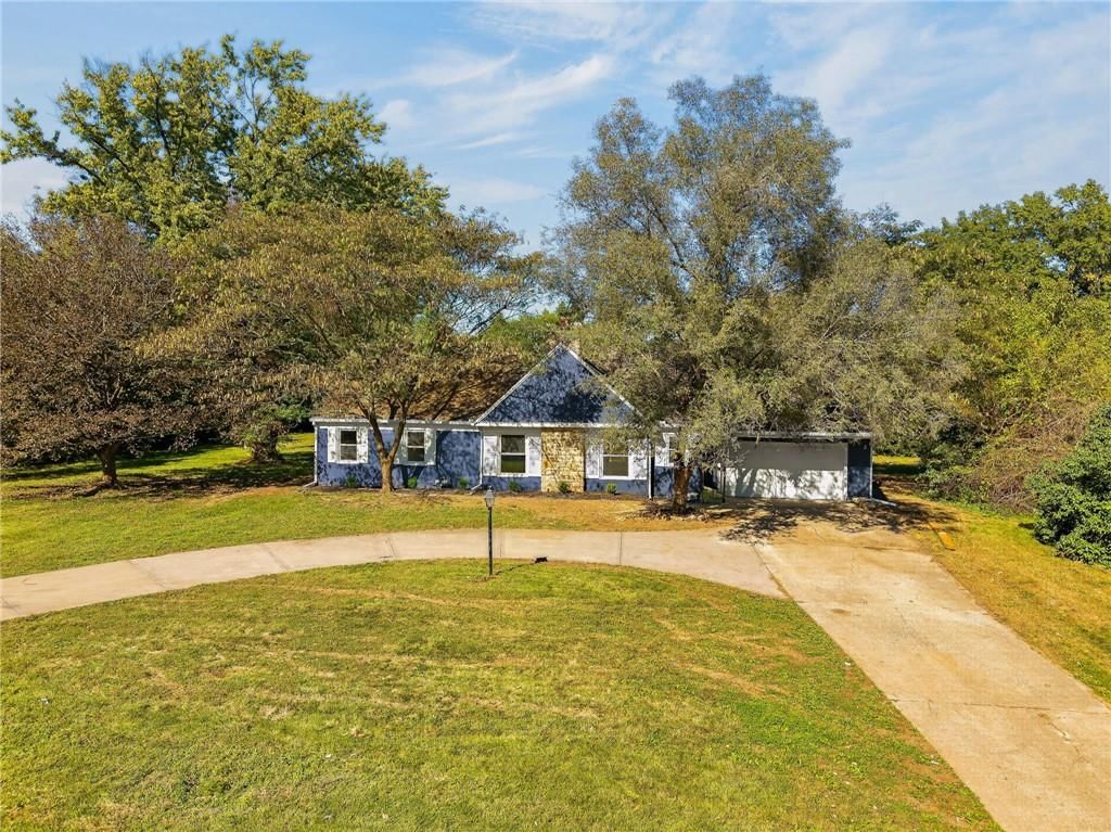 212 E 99 Street, Kansas City, MO: listing photo 3
