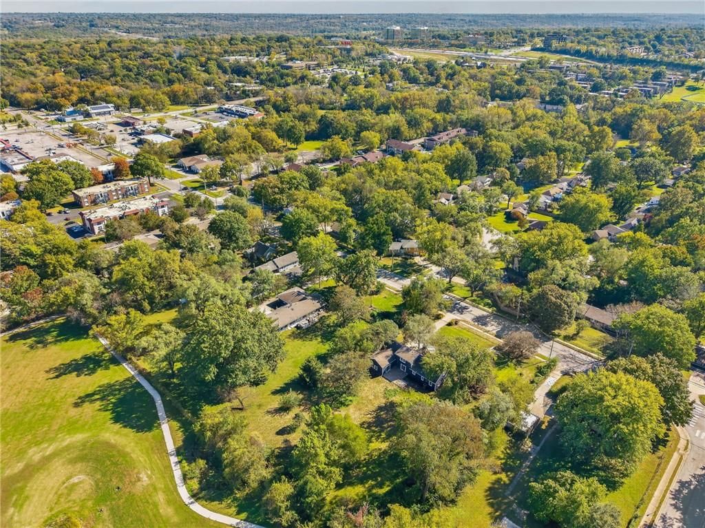 Photo 40 of 41 - 212 E 99 Street, Kansas City, MO 64114