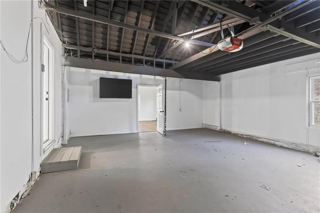 Photo 31 of 41 - 212 E 99 Street, Kansas City, MO 64114