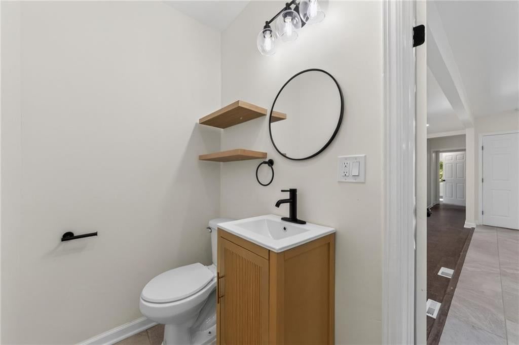 Photo 14 of 41 - 212 E 99 Street, Kansas City, MO 64114