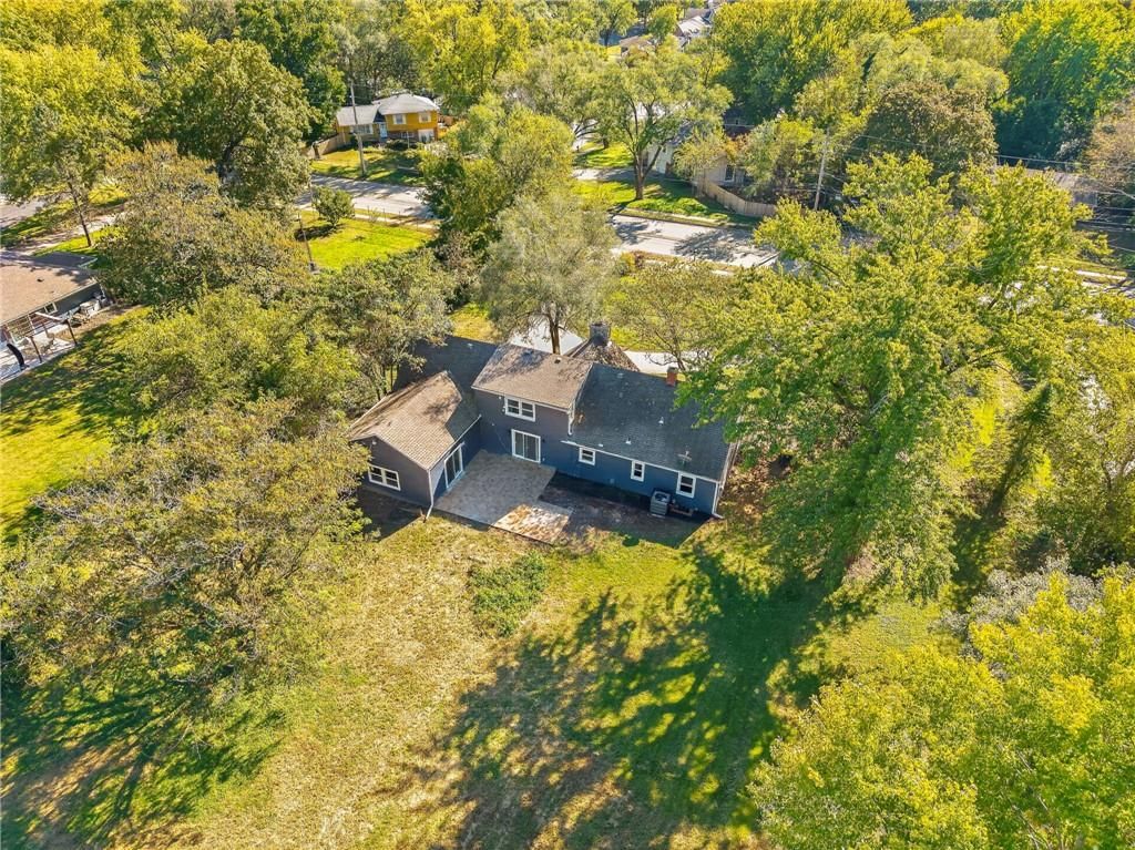 Photo 39 of 41 - 212 E 99 Street, Kansas City, MO 64114