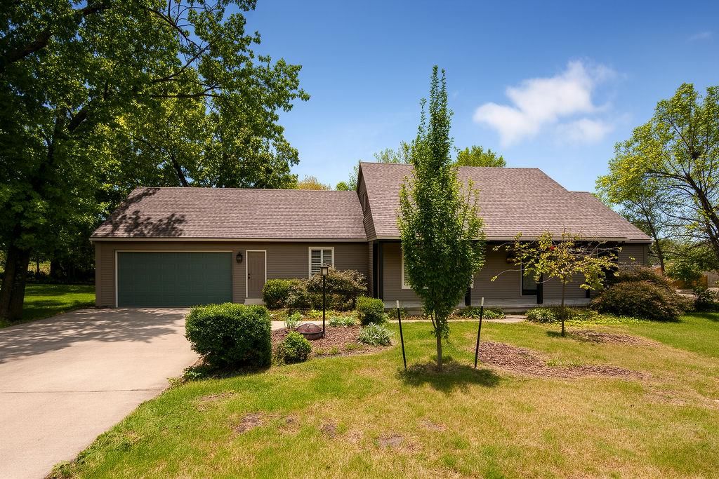 13811 West 48th Street, Shawnee, KS: listing photo 2