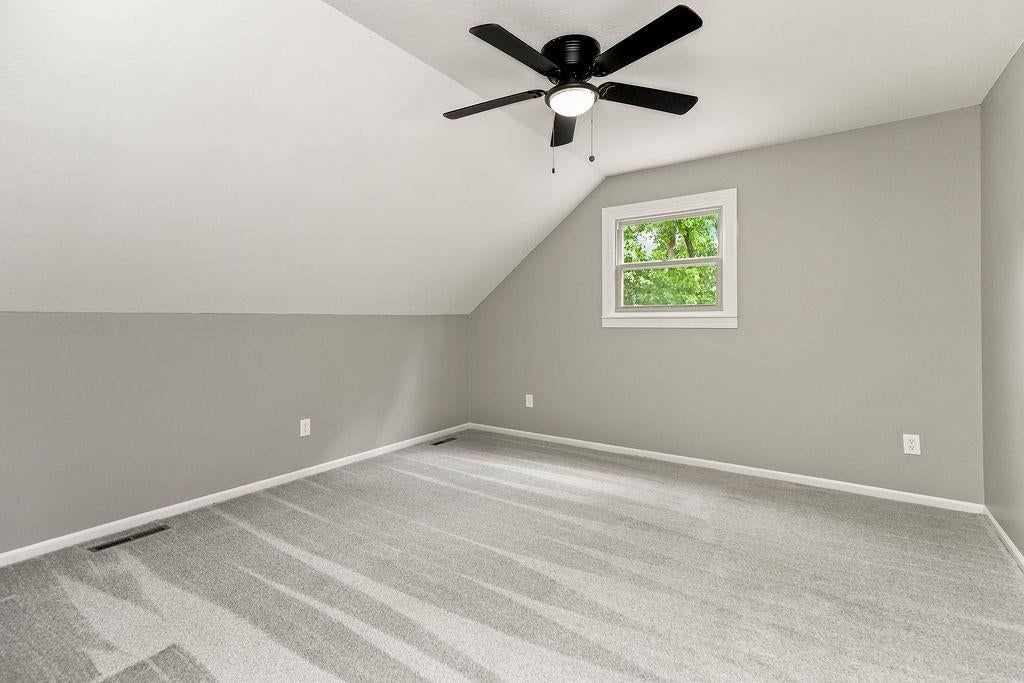 Carpet at 13811 West 48th Street, Shawnee, KS 66217
