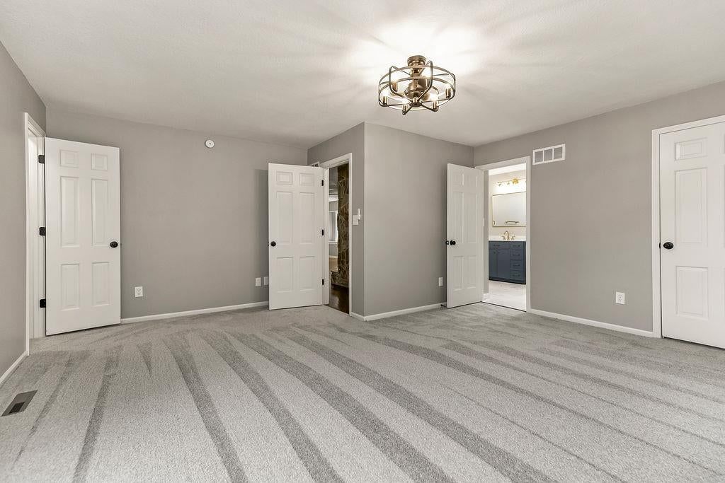 Photo 28 of 44 - 13811 West 48th Street, Shawnee, KS 66217