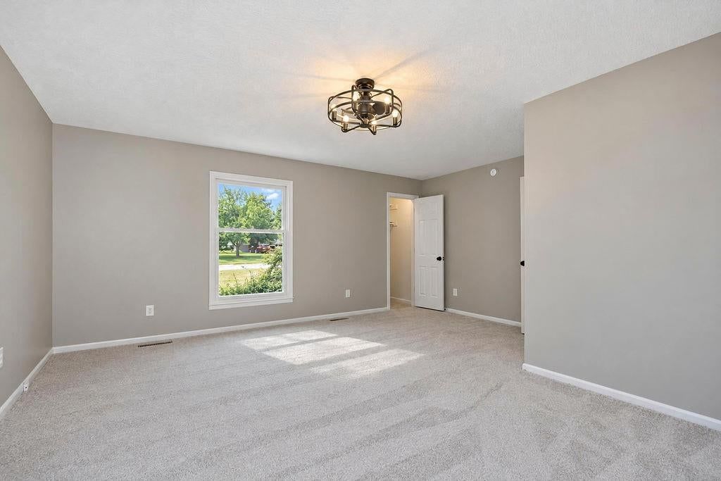 Photo 26 of 44 - 13811 West 48th Street, Shawnee, KS 66217