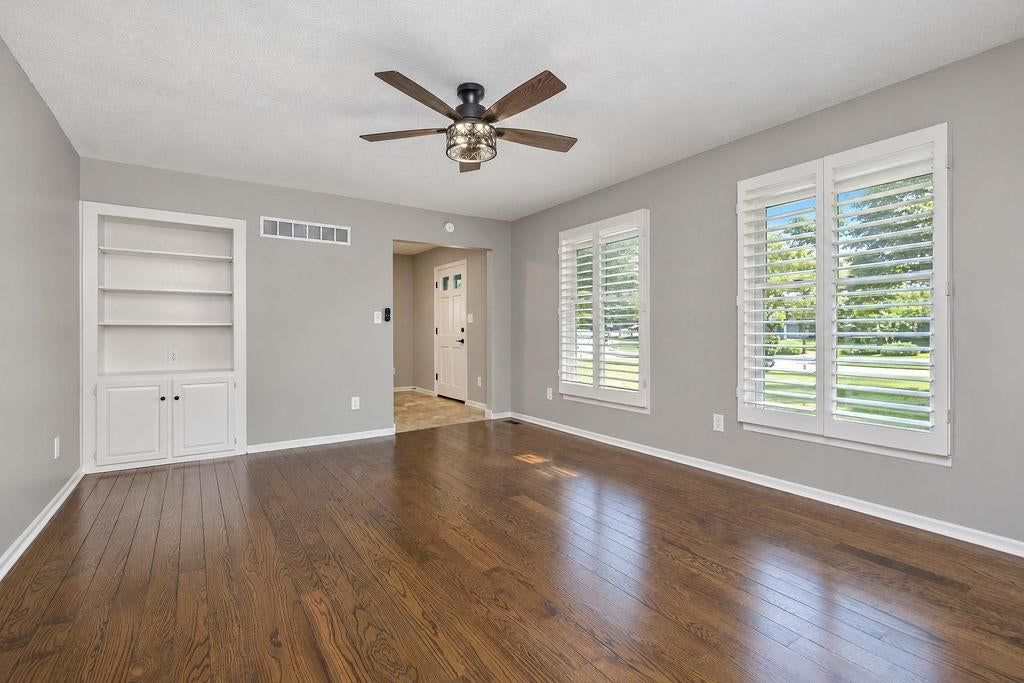 Photo 6 of 44 - 13811 West 48th Street, Shawnee, KS 66217