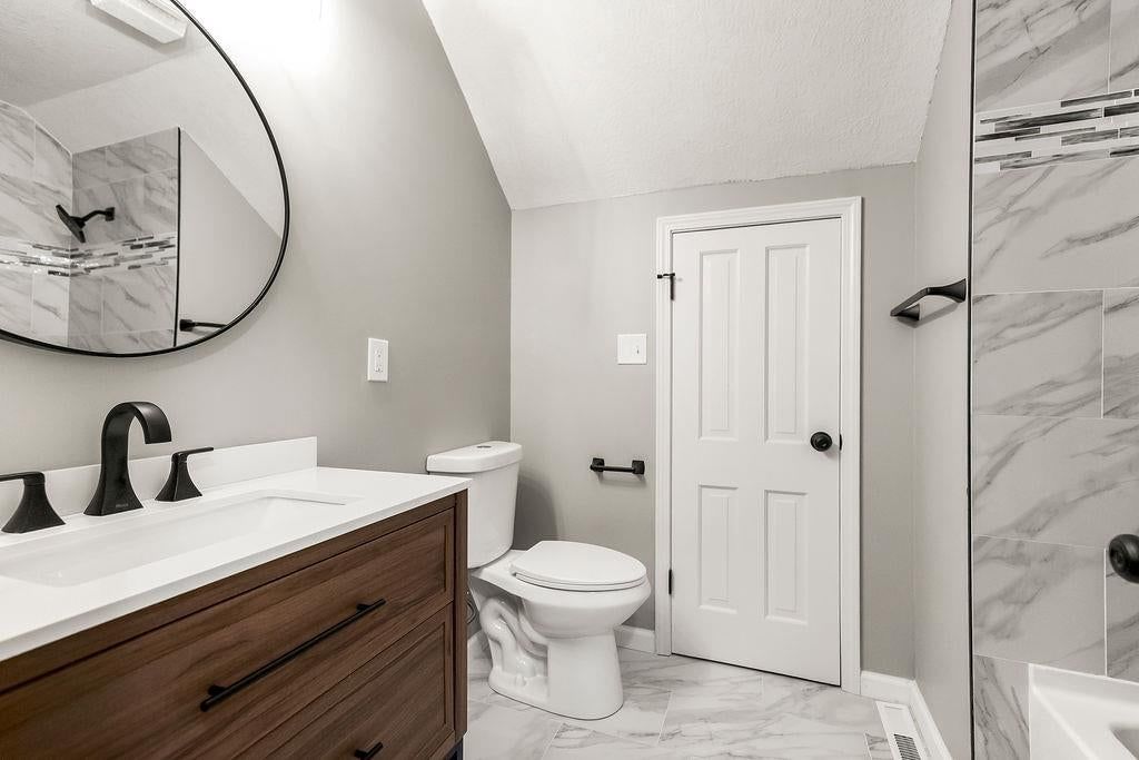 Photo 19 of 44 - 13811 West 48th Street, Shawnee, KS 66217