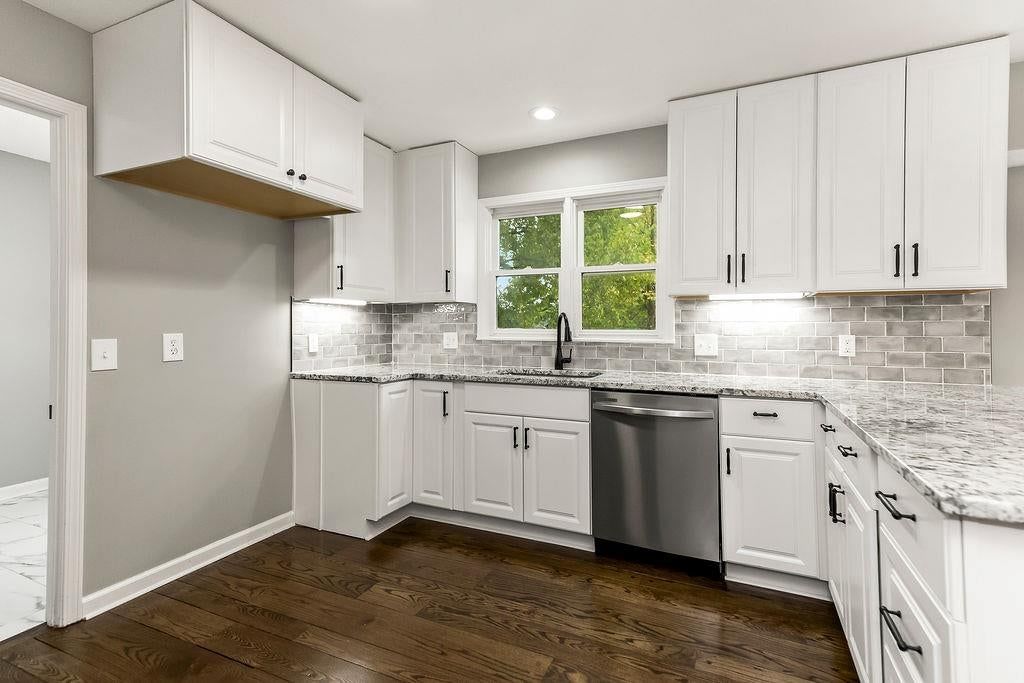 Photo 16 of 44 - 13811 West 48th Street, Shawnee, KS 66217