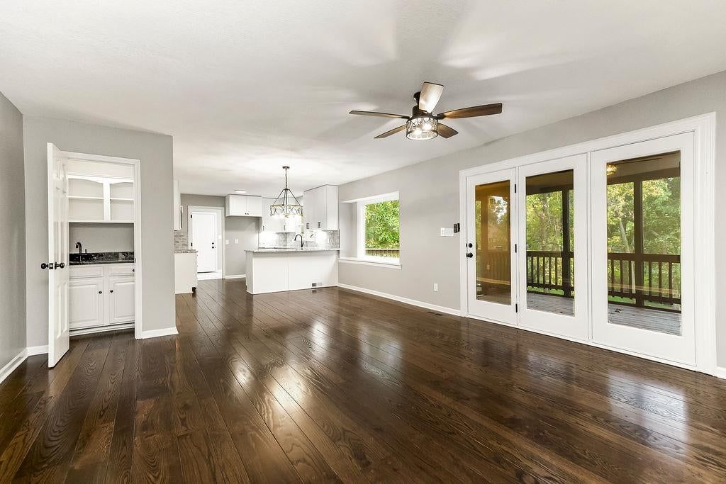 Photo 12 of 44 - 13811 West 48th Street, Shawnee, KS 66217
