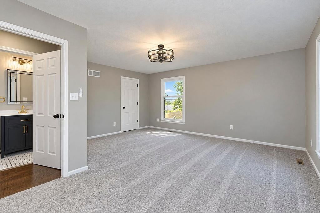 Photo 27 of 44 - 13811 West 48th Street, Shawnee, KS 66217