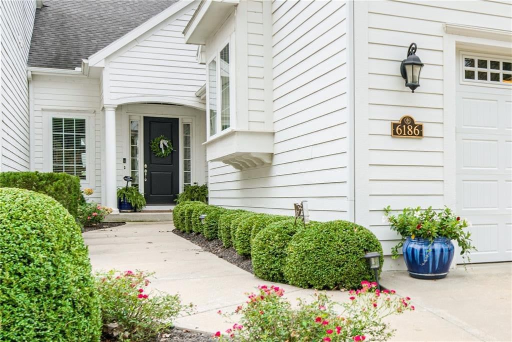 6186 Lime Stone Court, Parkville, MO: listing photo 3