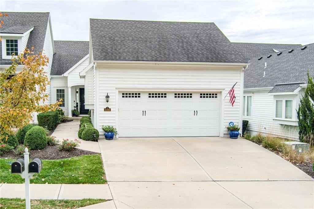 6186 Lime Stone Court, Parkville, MO: listing photo 2