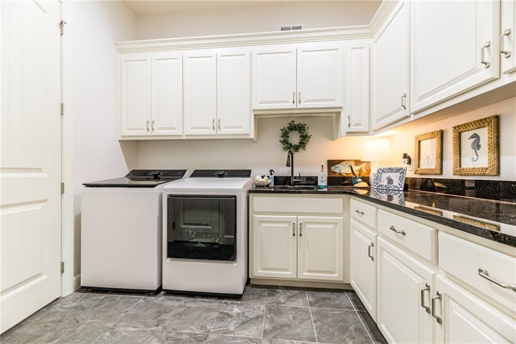 Photo 31 of 74 - 6186 Lime Stone Court, Parkville, MO 64152