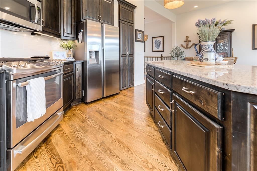Photo 15 of 74 - 6186 Lime Stone Court, Parkville, MO 64152