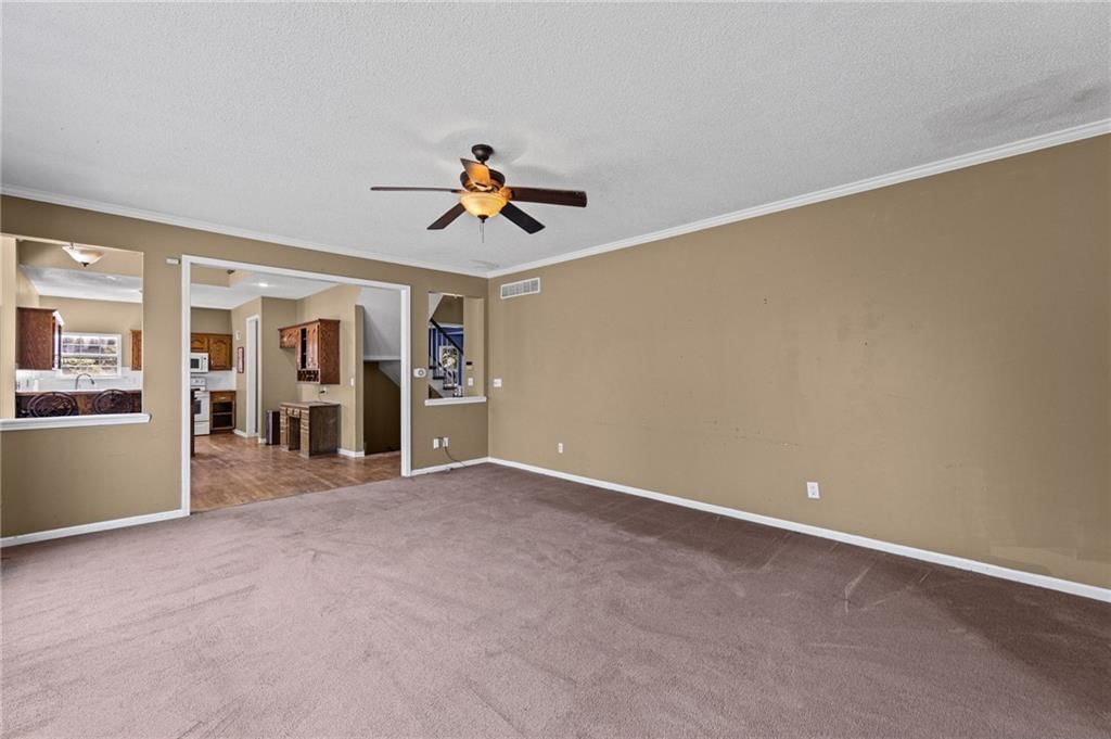 Built-ins at 18417 ELM Street, Gardner, KS 66030